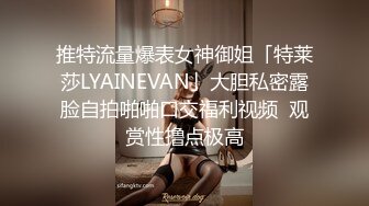 商场女厕全景偷拍黑衣少妇玩手机尿尿 鲍鱼保养的挺粉嫩呢