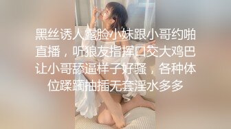 紫色头发的靓丽型小美女