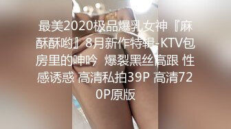 偷窥哺乳期嫂子 为了喂奶方便 穿着宽松胸罩 逗着宝宝 这晃悠晃悠的大奶子大乳头好诱惑